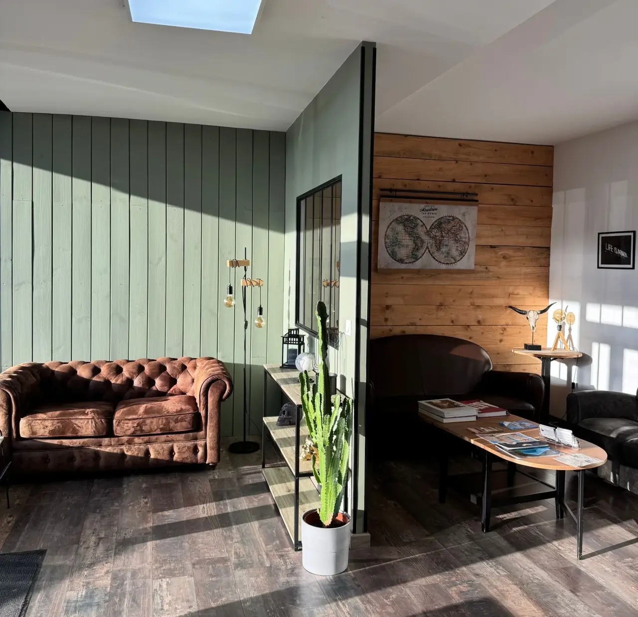 Le salon chaleureux de L'Atelier Gantier